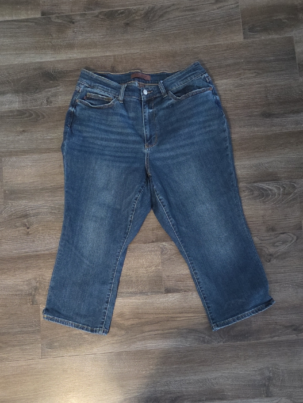 Judy Blue Size 16W Washed Denim Skinny Fit Capris
